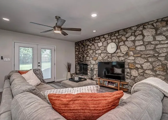 Modern Retreat In The Heart Of With Garage Holiday home *