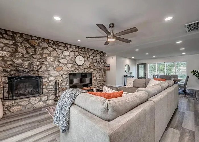 Modern Retreat In The Heart Of With Garage Holiday home