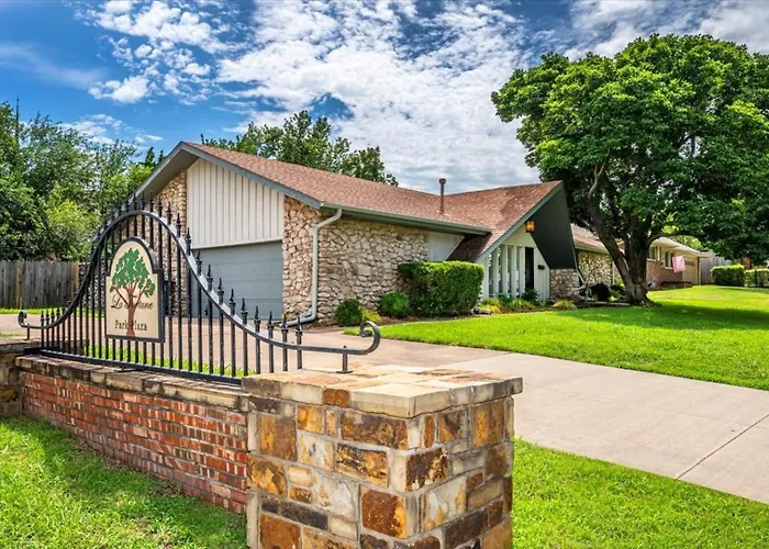 Modern Retreat In The Heart Of With Garage * Tulsa